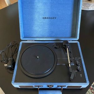 Crosley Cruiser Bluetooth Record Player suitcase